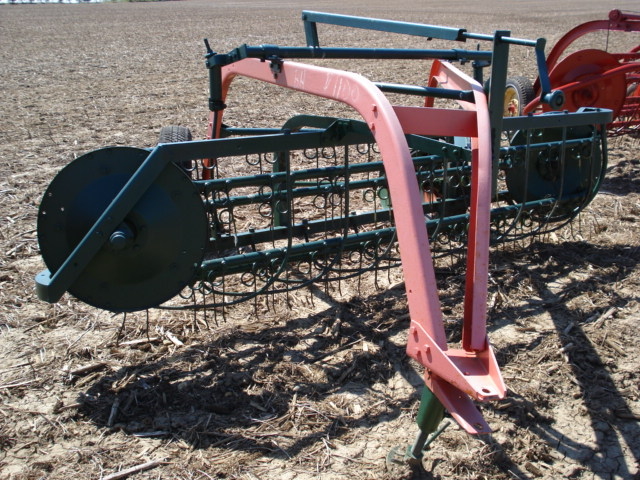 Hay/Forage/Livestock  New Idea 403 Bar Rake Photo