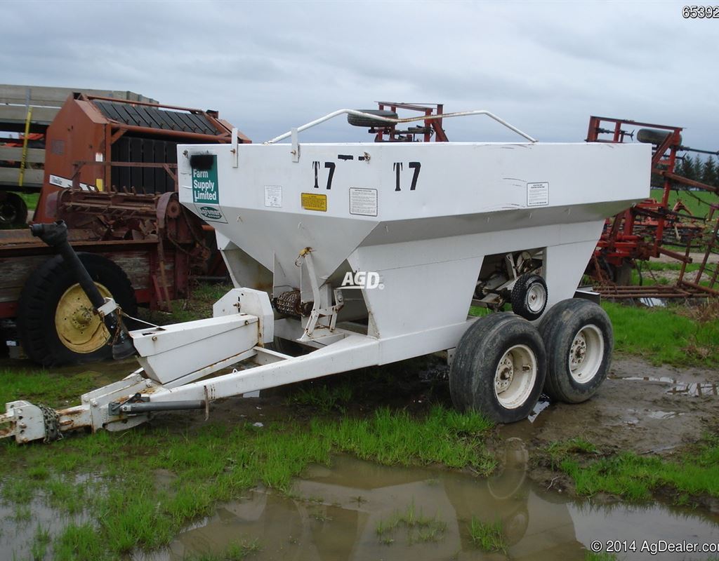 Chemical/Fertilizer Application  4 Ton Tote Fertilizer Spreader Photo