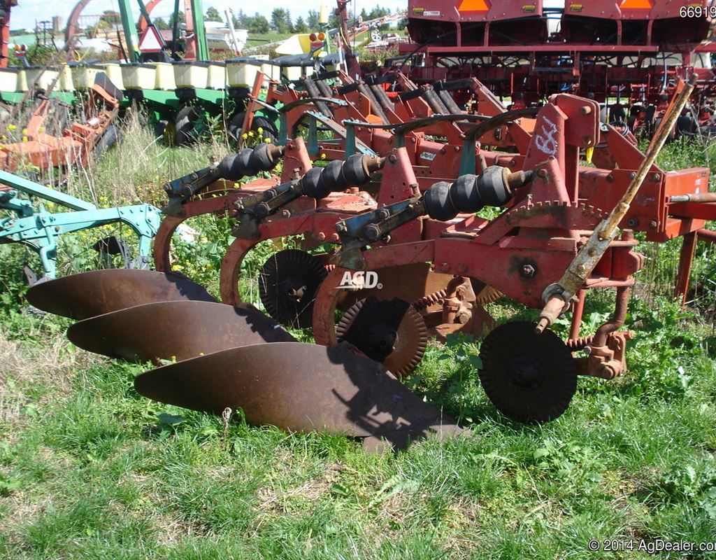 Tillage - Plows  Overum 3 Furrow Plow Photo