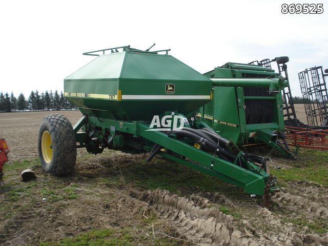 Planting  John Deere 787 Air Cart Photo