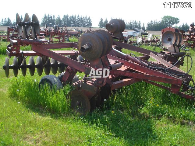 Tillage - Discs  International Harvester 17FT Disc Photo