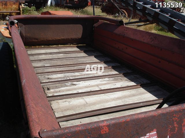 Manure Equipment  International Harvester 550 Manure Spreader Photo