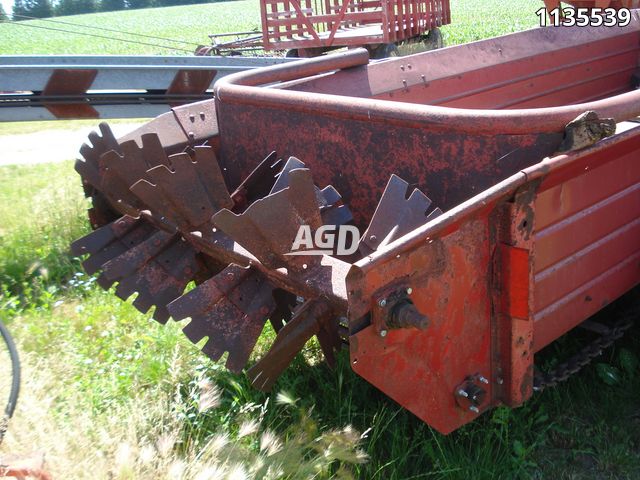 Manure Equipment  International Harvester 550 Manure Spreader Photo