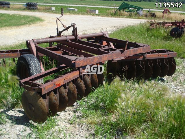 Tillage - Discs  White 10FT Disc Photo