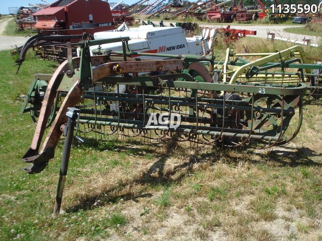 Hay/Forage/Livestock  New Idea 400 Rake Photo