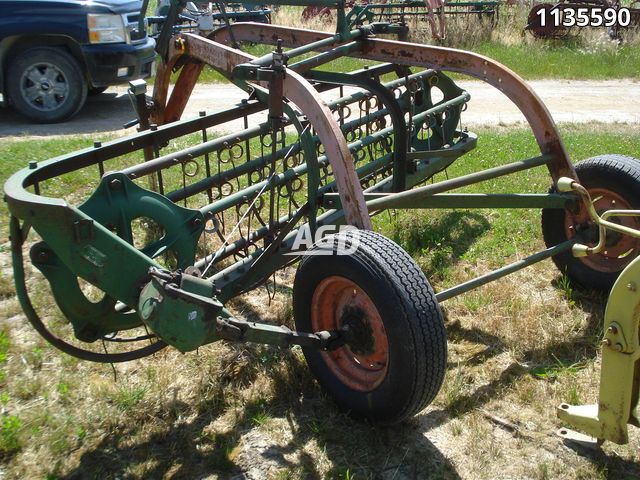 Hay/Forage/Livestock  New Idea 400 Rake Photo