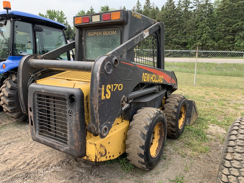 Landscape & Construction  We Finance All Types of Credit! - NEW HOLLAND LS170 SKID STEER LOADER Photo