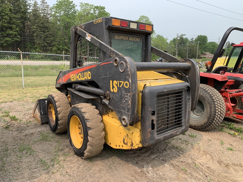 Landscape & Construction  We Finance All Types of Credit! - NEW HOLLAND LS170 SKID STEER LOADER Photo