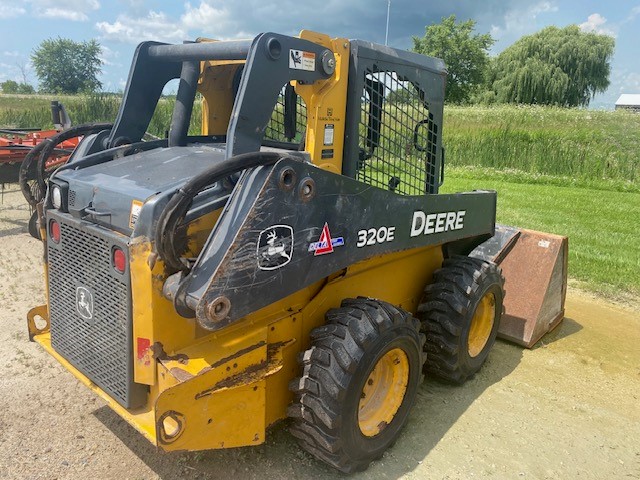 Landscape & Construction  We Finance All Types of Credit! - 2015 JOHN DEERE 320E SKID STEER LOADER Photo