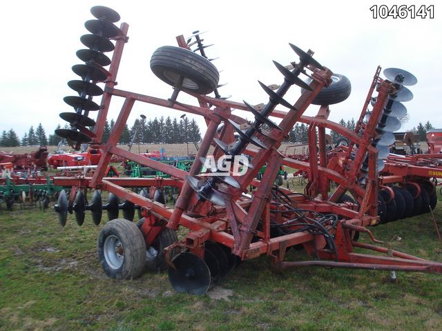 Tillage - Discs  Massey Ferguson 820 Disc Photo