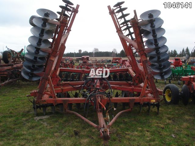 Tillage - Discs  Massey Ferguson 820 Disc Photo