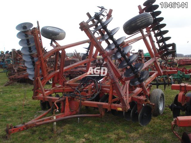 Tillage - Discs  Massey Ferguson 820 Disc Photo