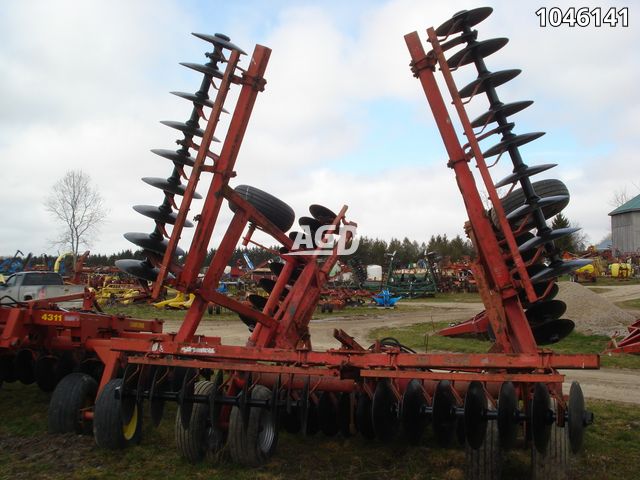 Tillage - Discs  Massey Ferguson 820 Disc Photo