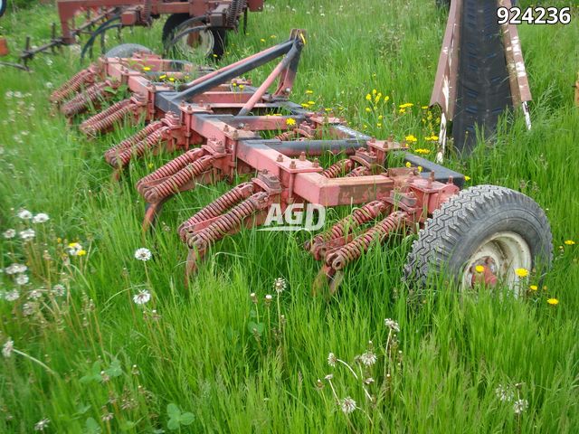 Tillage - Plows  Wil Rich Chisel Plow Photo