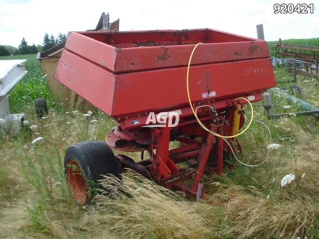 Chemical/Fertilizer Application  Lely 901 Spreader - Fertilizer Photo