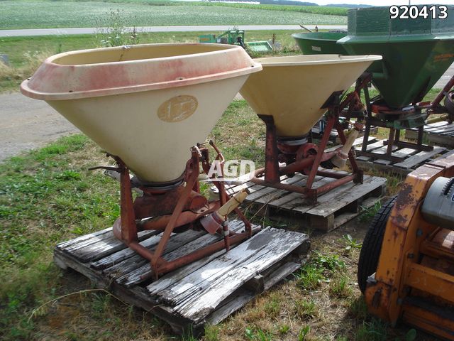 Chemical/Fertilizer Application  Vicon Spreader - Fertilizer Photo