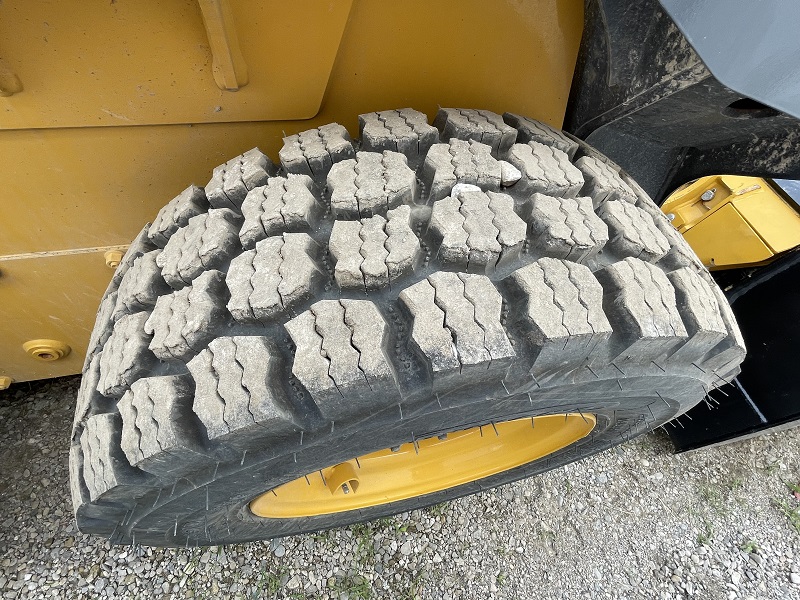 Landscape & Construction  We Finance All Types of Credit! - 2022 JOHN DEERE 318G SKIDSTEER Photo