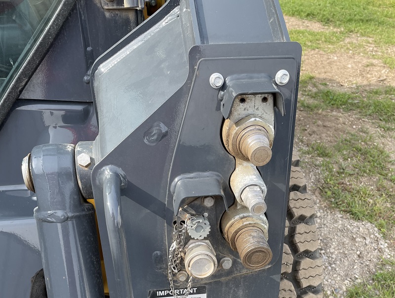 Landscape & Construction  We Finance All Types of Credit! - 2022 JOHN DEERE 318G SKIDSTEER Photo