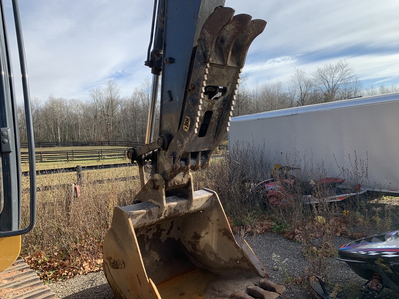 Landscape & Construction  We Finance All Types of Credit! - 2013 JOHN DEERE 210G LC EXCAVATOR Photo