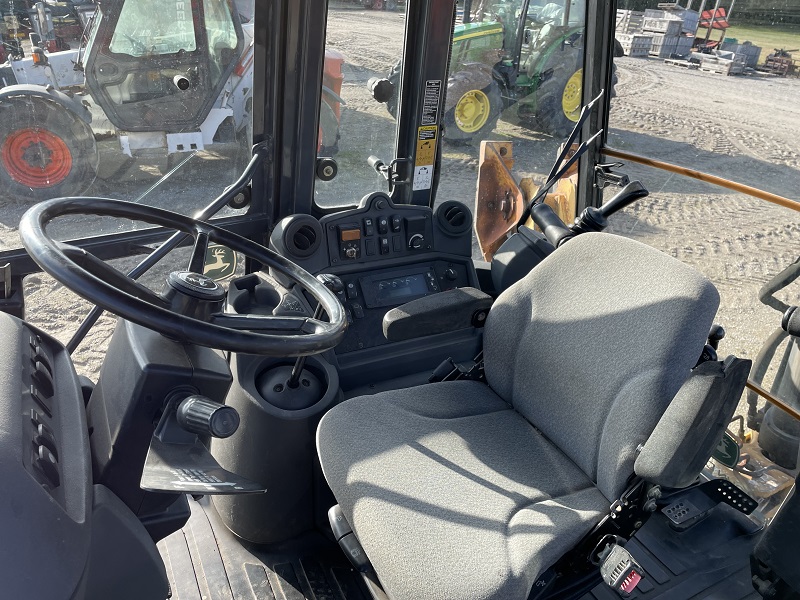 Landscape & Construction  We Finance All Types of Credit! - 2010 JOHN DEERE 310SJ TRACTOR LOADER BACKHOE Photo