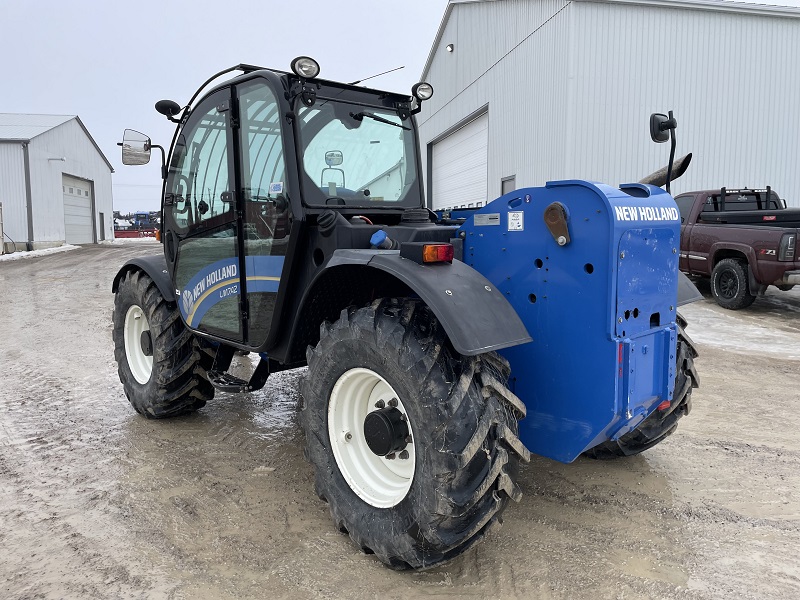 Landscape & Construction  We Finance All Types of Credit! - 2015 NEW HOLLAND LM7.42 ELITE TELEHANDLER Photo