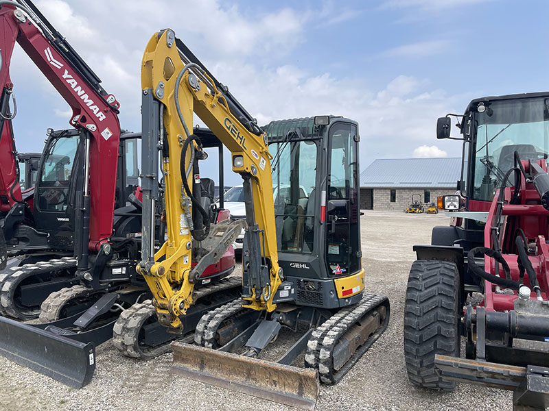 Landscape & Construction  We Finance All Types of Credit! - 2016 GEHL Z25 MINI EXCAVATOR Photo