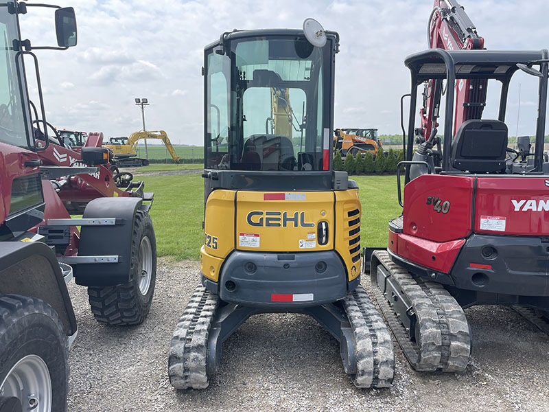 Landscape & Construction  We Finance All Types of Credit! - 2016 GEHL Z25 MINI EXCAVATOR Photo