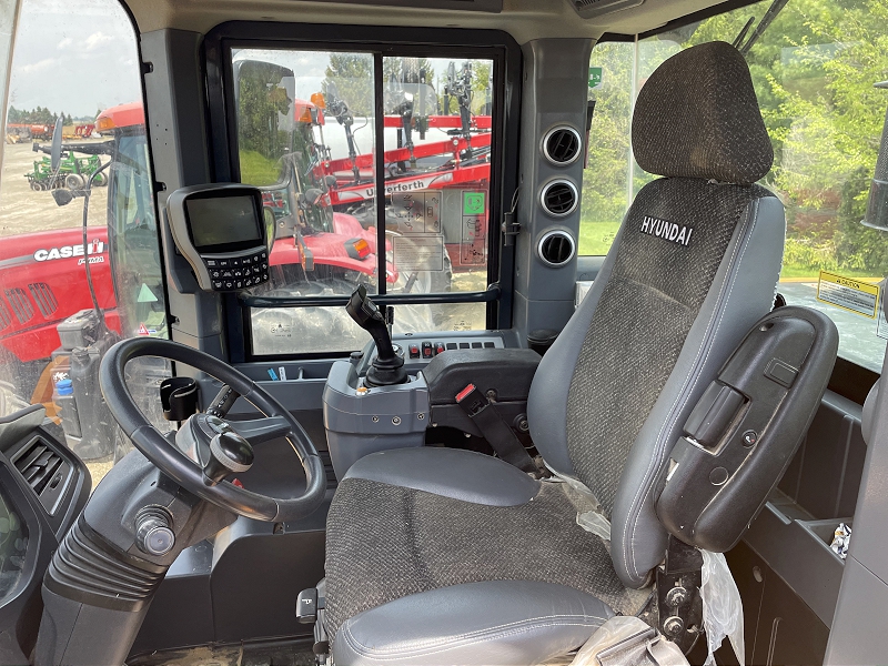 Landscape & Construction  We Finance All Types of Credit! - 2016 HYUNDAI HL940XT WHEEL LOADER Photo