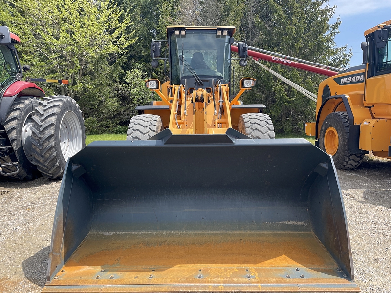 Landscape & Construction  We Finance All Types of Credit! - 2016 HYUNDAI HL940XT WHEEL LOADER Photo