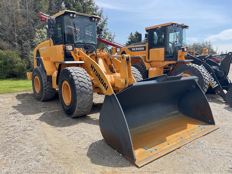 Landscape & Construction  We Finance All Types of Credit! - 2016 HYUNDAI HL940XT WHEEL LOADER Photo