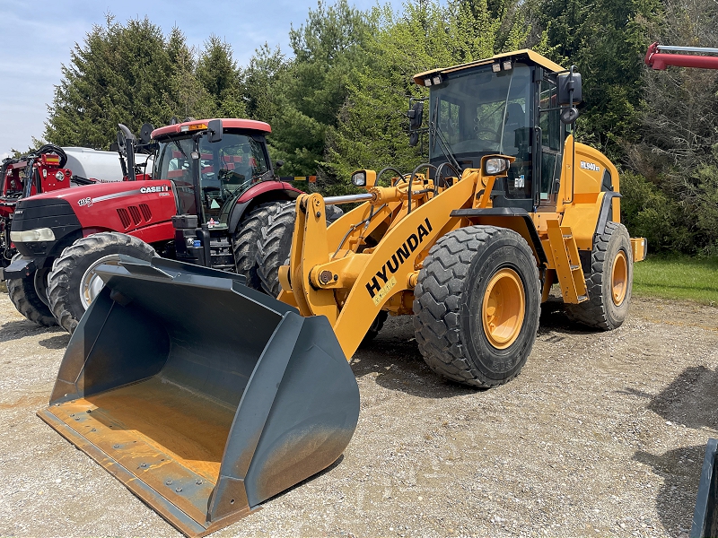 Landscape & Construction  We Finance All Types of Credit! - 2016 HYUNDAI HL940XT WHEEL LOADER Photo