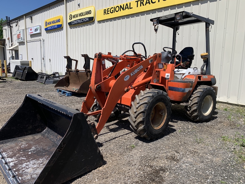 Landscape & Construction  We Finance All Types of Credit! - 2002 KUBOTA R520 COMPACT WHEEL LOADER Photo