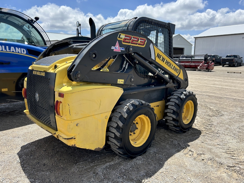 Landscape & Construction  We Finance All Types of Credit! - 2014 NEW HOLLAND L223 SKID STEER LOADER Photo