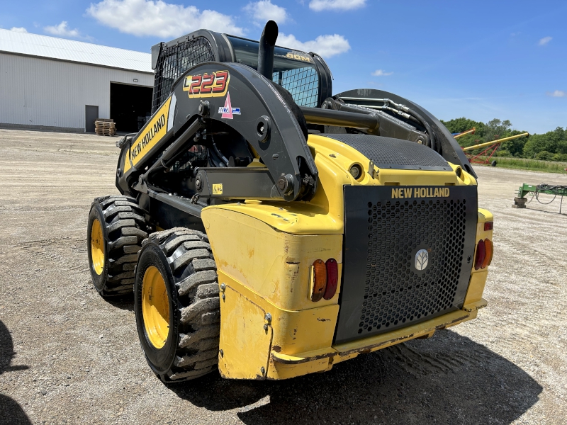 Landscape & Construction  We Finance All Types of Credit! - 2014 NEW HOLLAND L223 SKID STEER LOADER Photo