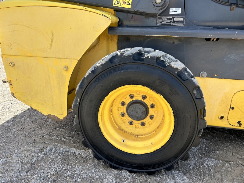 Landscape & Construction  We Finance All Types of Credit! - 2014 NEW HOLLAND L223 SKID STEER LOADER Photo