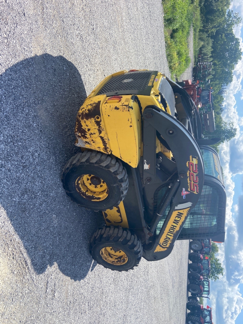 Landscape & Construction  We Finance All Types of Credit! - 2012 NEW HOLLAND L225 SKID STEER LOADER Photo