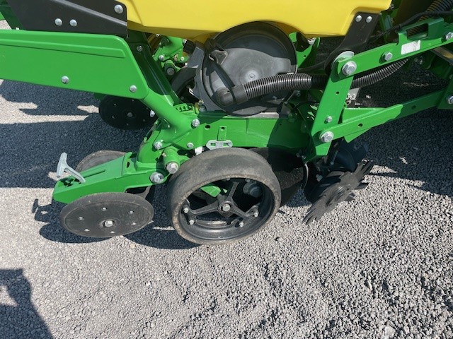 Planting Equipment  John Deere 1765 Planter  Photo