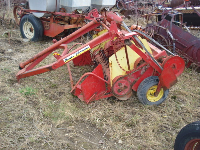 Harvesting Equipment  Innes 200-AR Windrower Photo