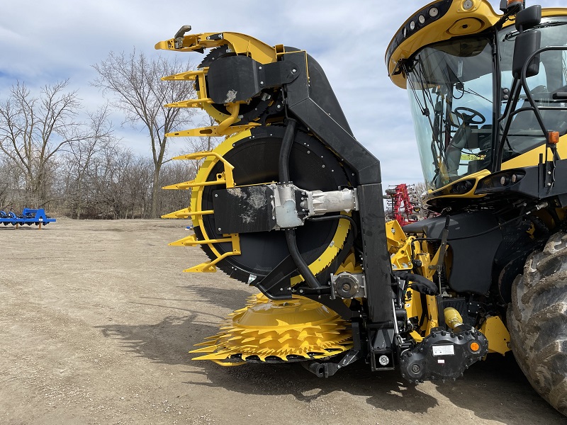 2023 NEW HOLLAND 750B SFI PLUS 10 ROW CORN HEAD