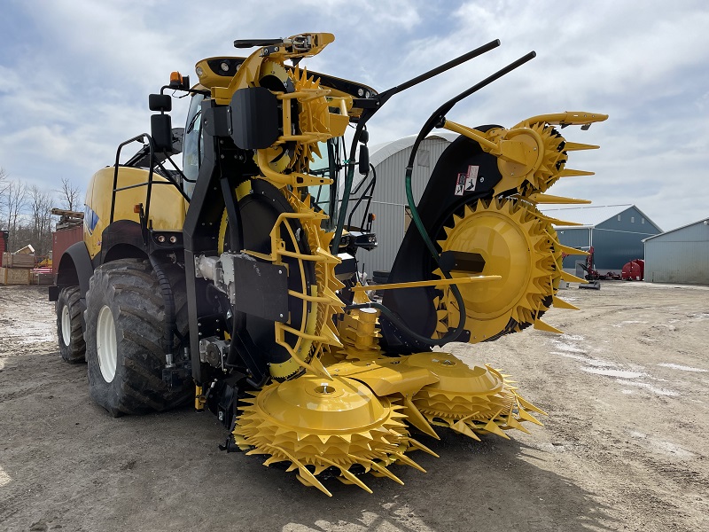 2023 NEW HOLLAND 750B SFI PLUS 10 ROW CORN HEAD