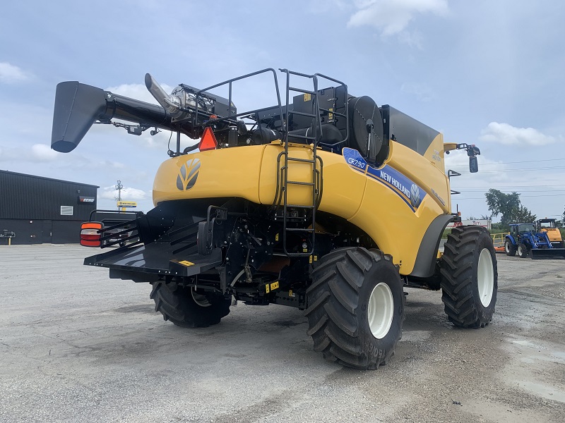 2023 NEW HOLLAND CR7.90 COMBINE