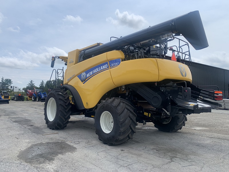 2023 NEW HOLLAND CR7.90 COMBINE