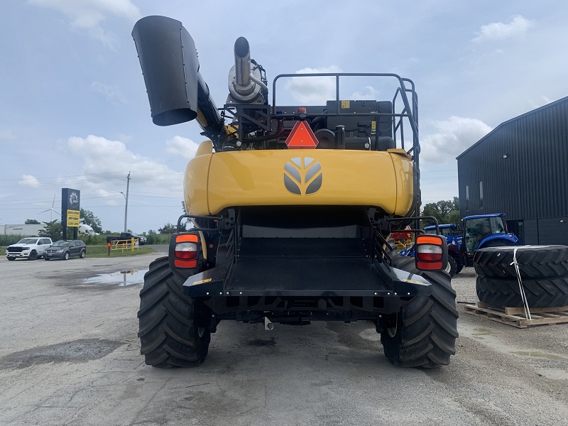 2023 NEW HOLLAND CR7.90 COMBINE