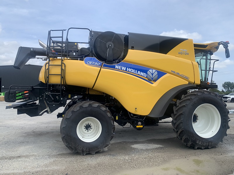 2023 NEW HOLLAND CR7.90 COMBINE