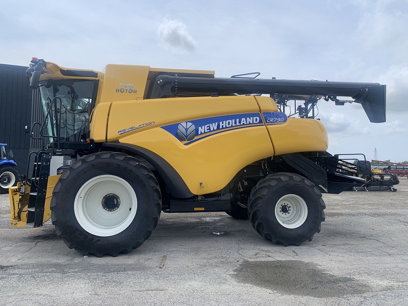 2023 NEW HOLLAND CR7.90 COMBINE