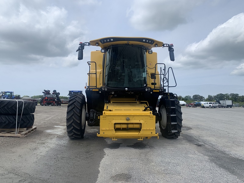 2023 NEW HOLLAND CR7.90 COMBINE