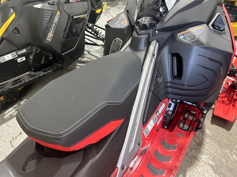 Snowmobiles  2024 LYNX RAVE RE 850 E-TEC SNOWMOBILE Photo