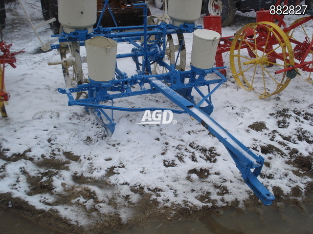 Planting  Blackhawk Planter Photo