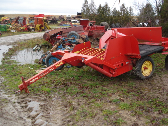 New Holland 144 Windrow Inverter