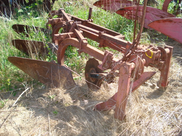 Tillage - Plows  International Plow Photo